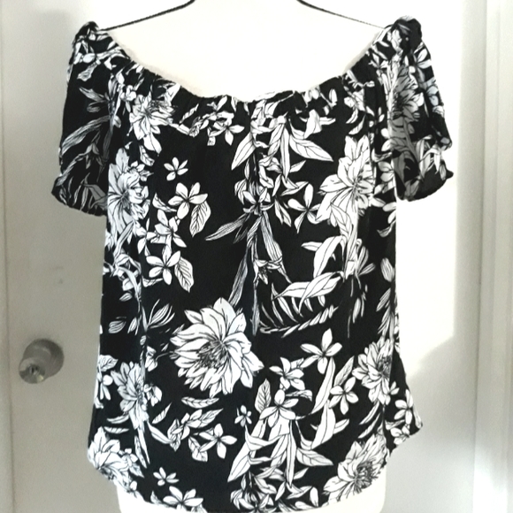 BCX Of The Shoulder Froral - Picture 2 of 6